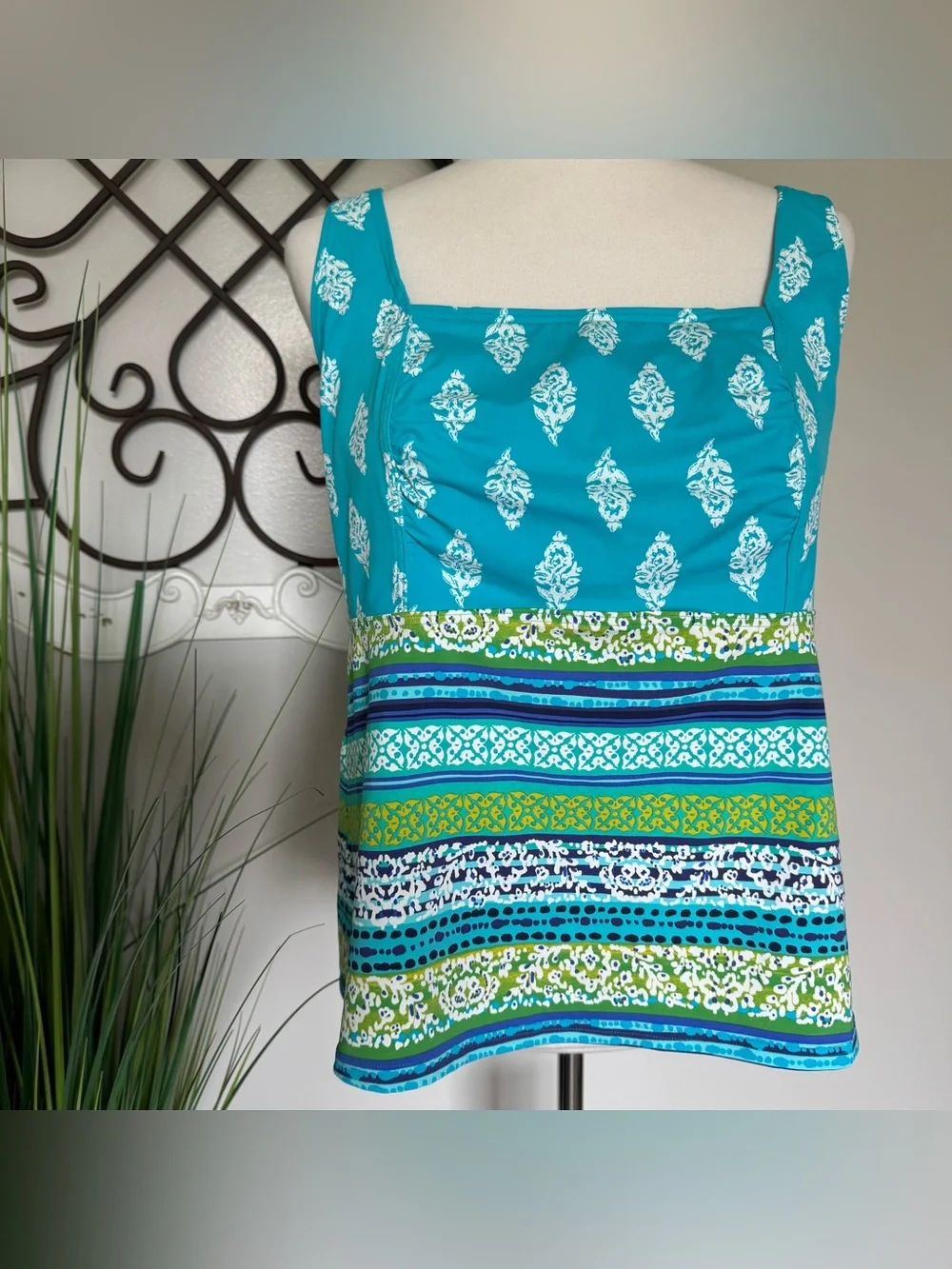 LANDS’ END Size 16W Blue and Green Underwire Tankini Swimsuit Top